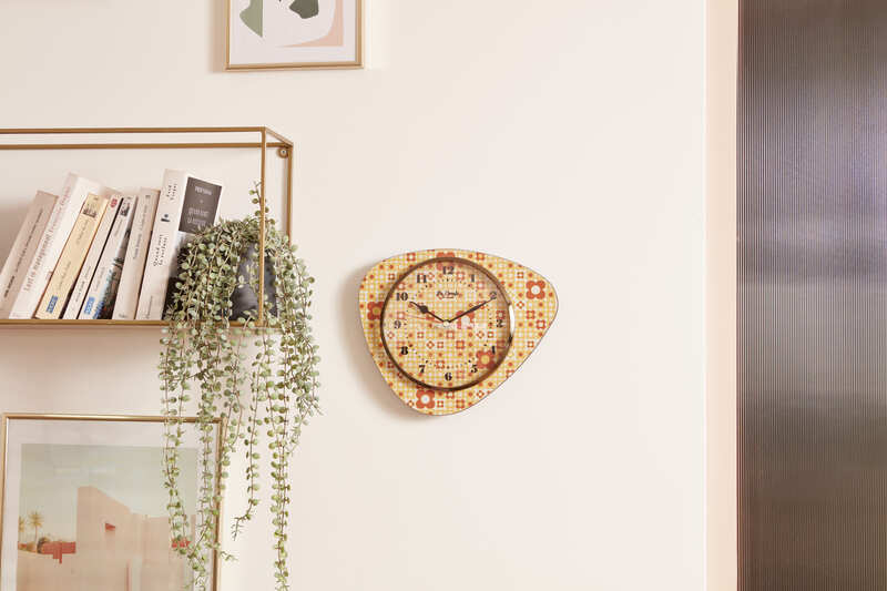 Les horloges tendance 2025 qui allient style vintage, matériaux durables et innovation