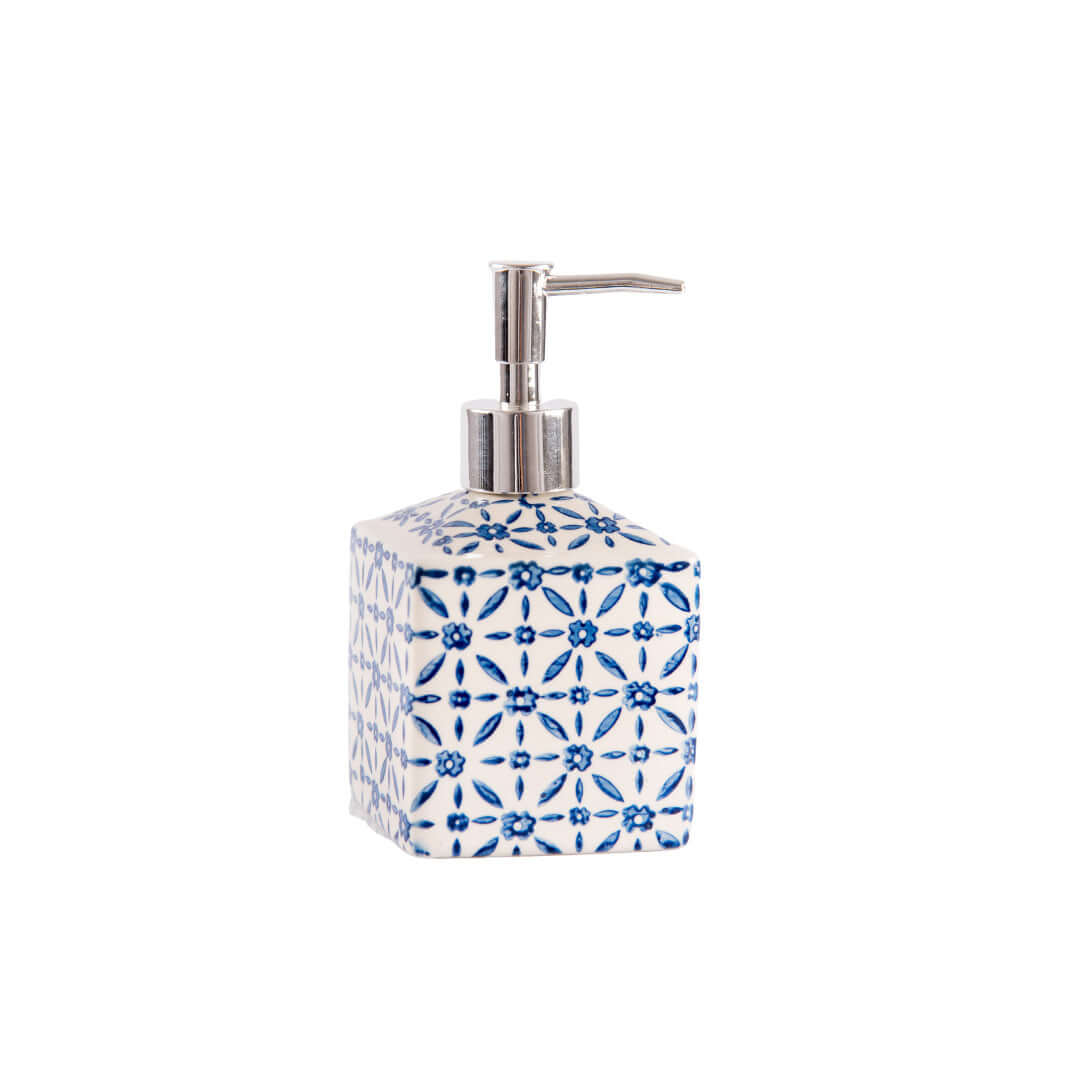 Distributeur de savon liquide en céramique bleu et blanc à motifs, design élégant pour salle de bain moderne.