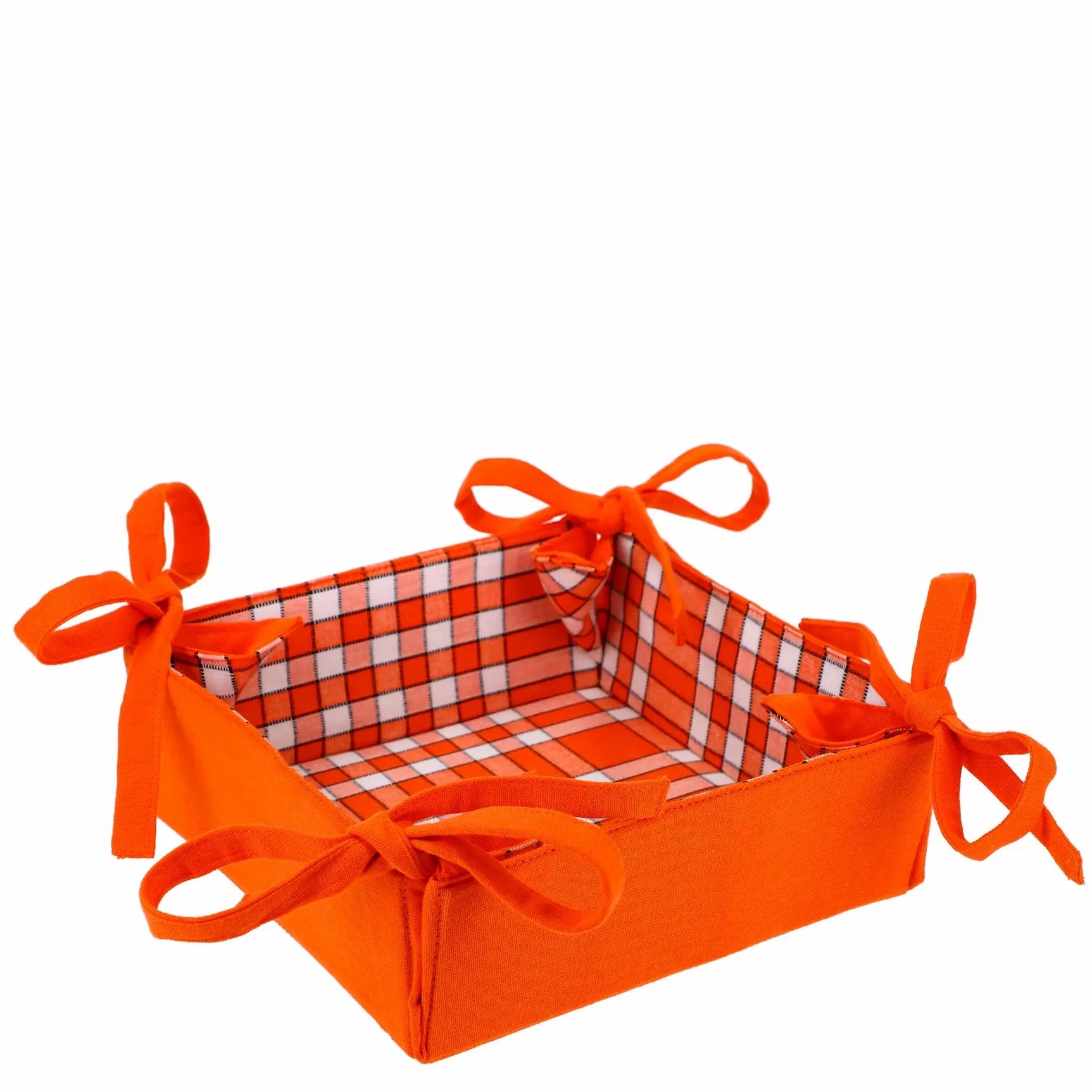 Corbeille à pain en tissu orange à carreaux, réversible et élégante, idéale pour présenter pain, fruits ou œufs avec style.