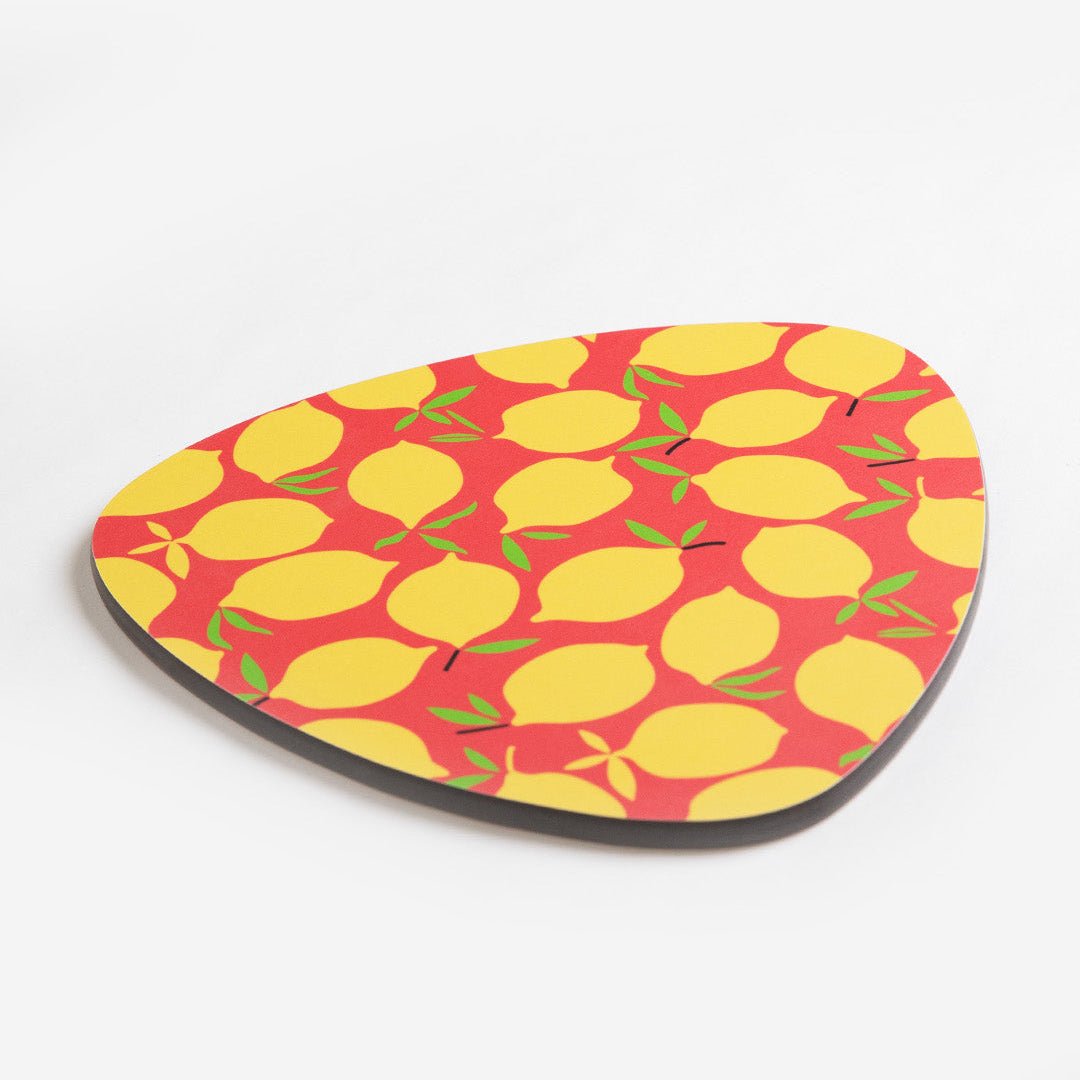 Sous plat décoratif vintage motif citrons fond rouge – Repose plat chaud vintage années 50-70, déco maison rétro unique