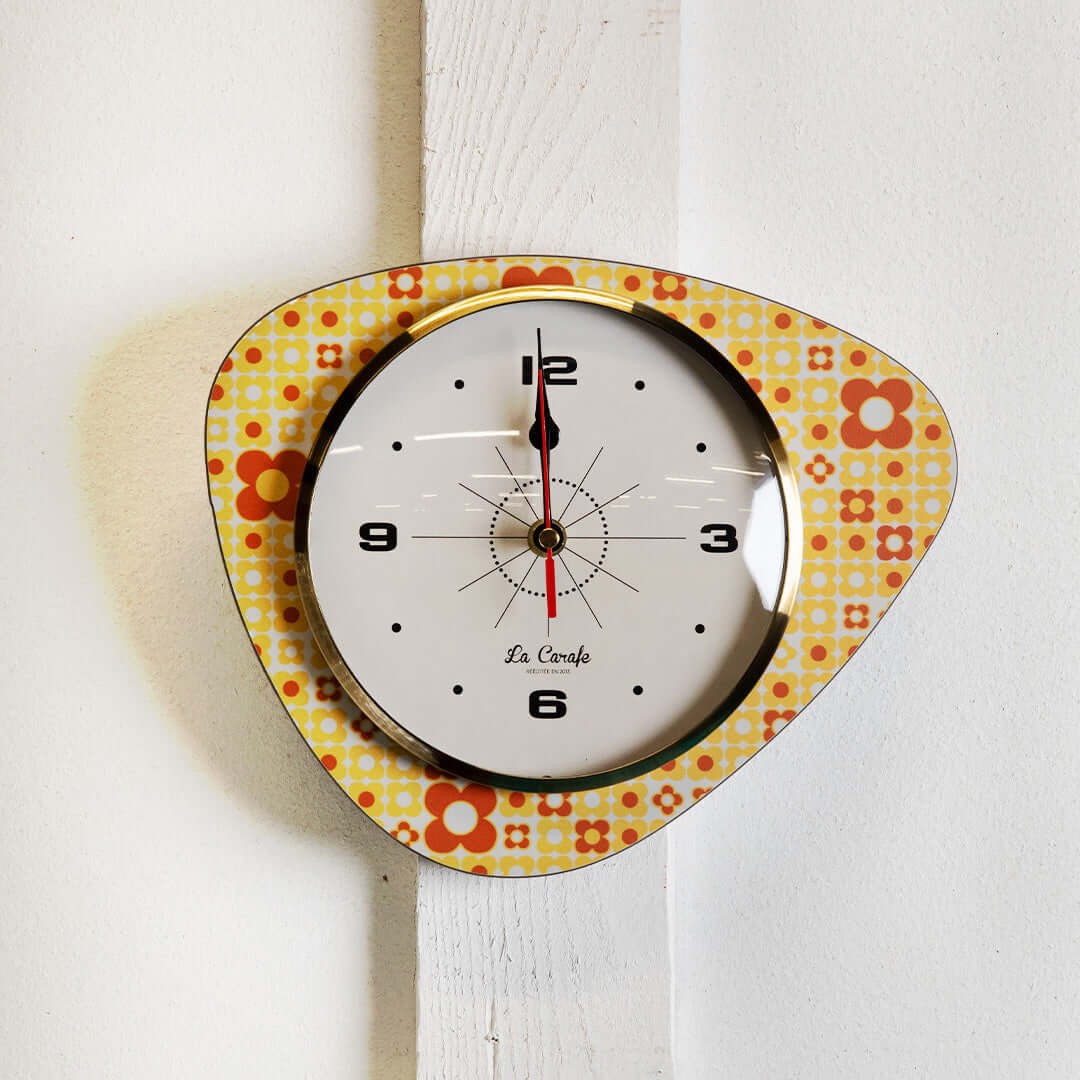 Horloge de cuisine originale avec cadran coloré pour maîtriser les temps de cuisson, idéale pour chefs et amateurs passionnés.
