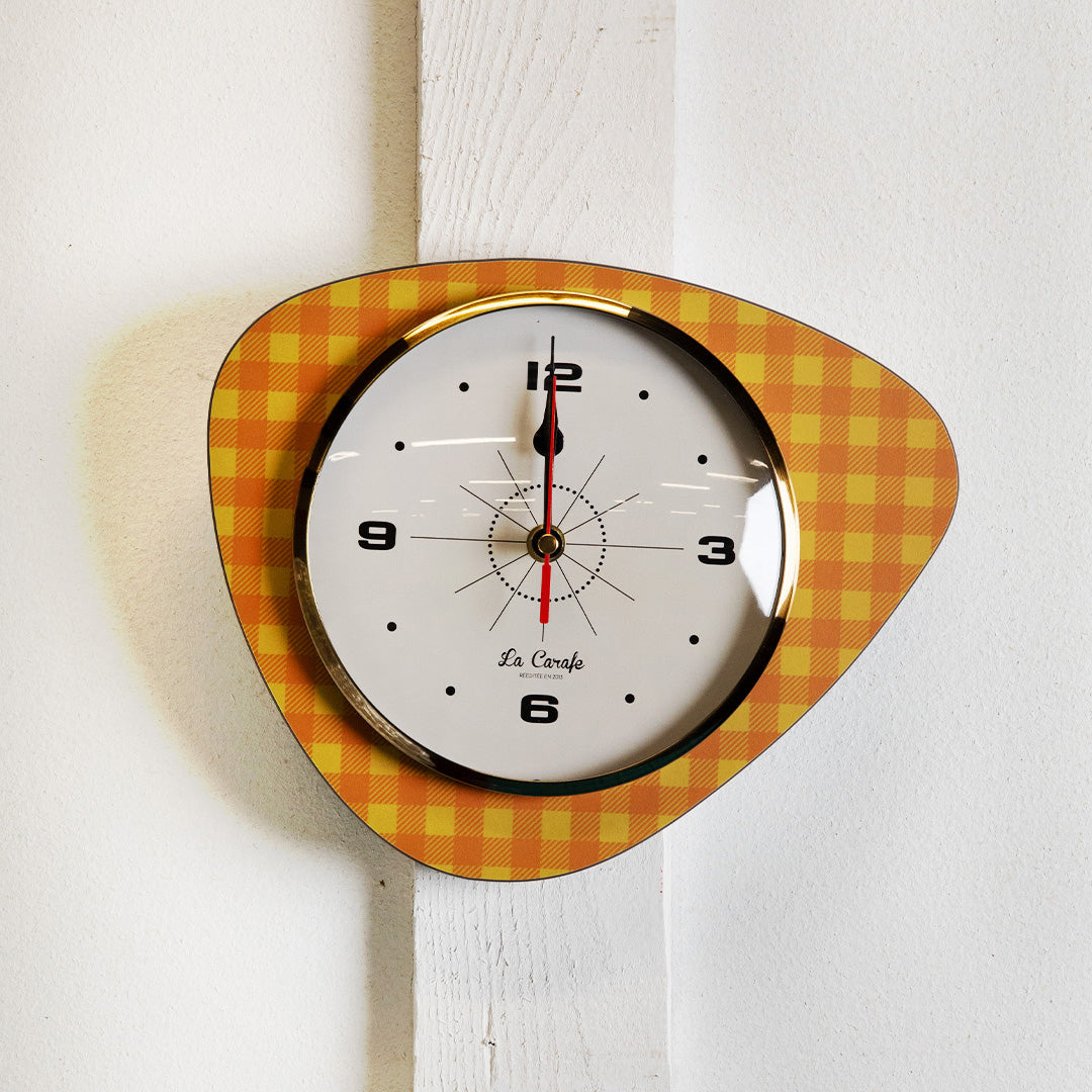 Horloge de cuisine originale avec design rétro, idéale pour suivre les temps de cuisson et améliorer l'efficacité culinaire.