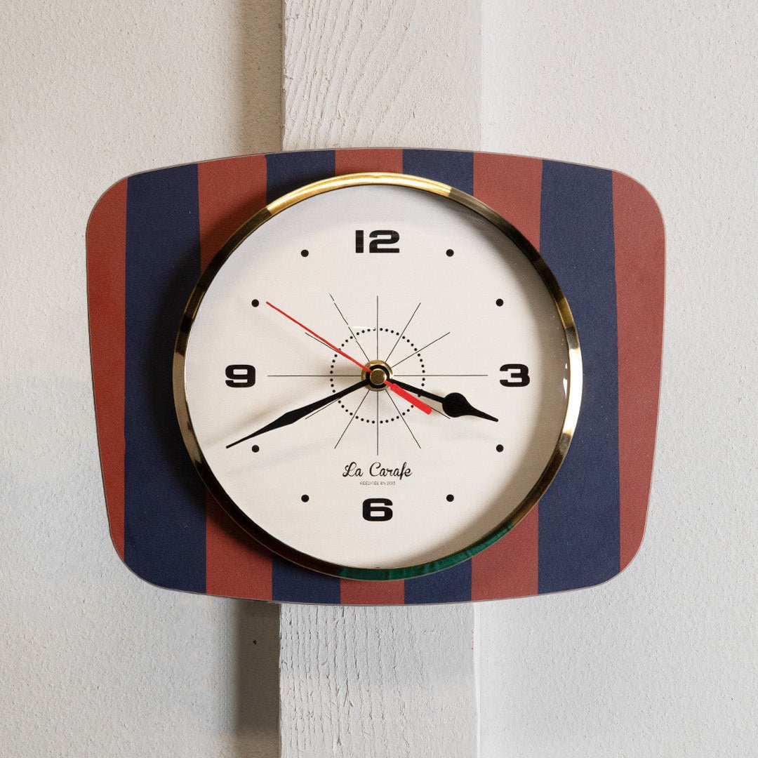 Horloge murale rectangulaire motif rayures bleu marine / rouge bordeaux – Cadran beige - La Carafe