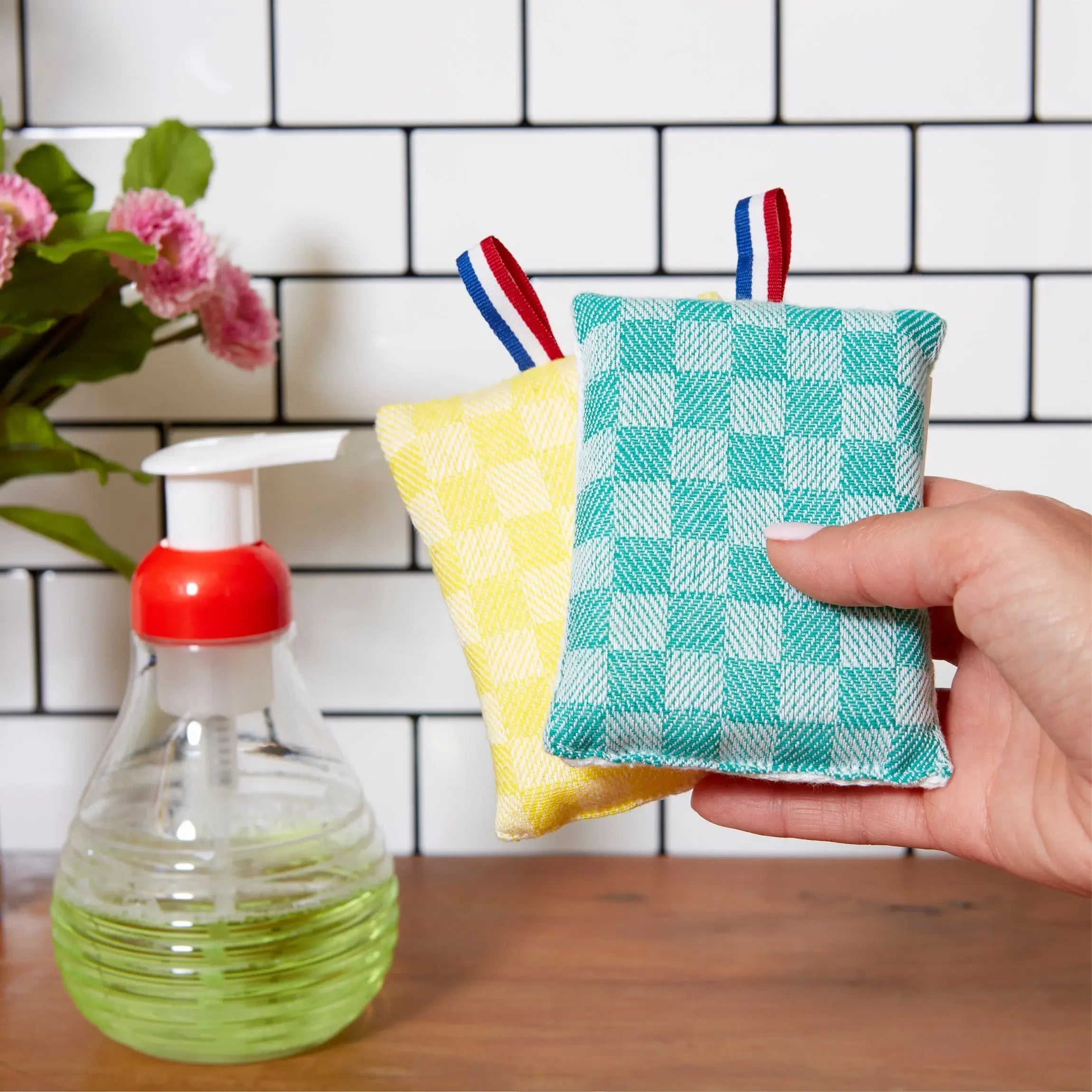 Le Distributeur de Savon - - La Carafe