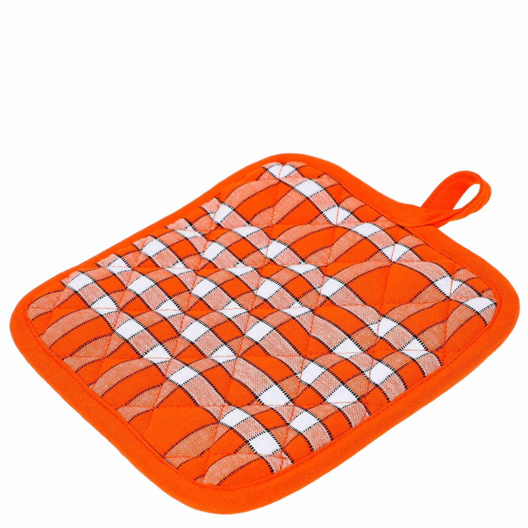 Manique de cuisine orange avec motif quadrillé, accessoire essentiel pour la sécurité et l'élégance en cuisine.