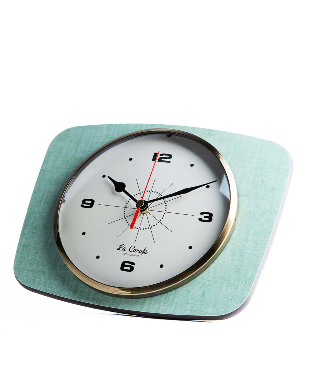 Horloge rectangulaire vintage, design rétro, couleurs pastel, parfait pour une décoration intérieure élégante et nostalgique.