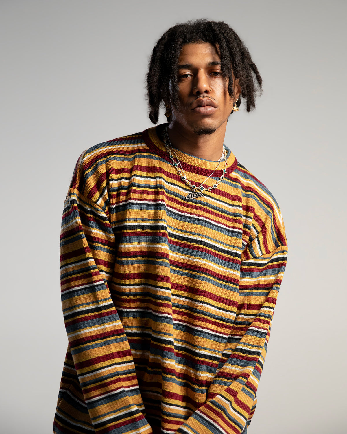 Pull rayé multicolore oversize DDP – détail de la maille et du col rond