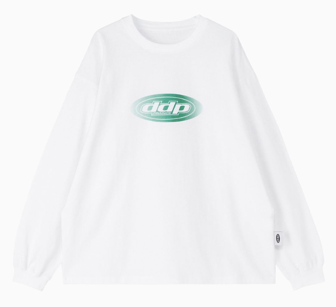 T-shirt manches longues DDP blanc – logo ovale ddp imprimé en foil vert sur la poitrine
