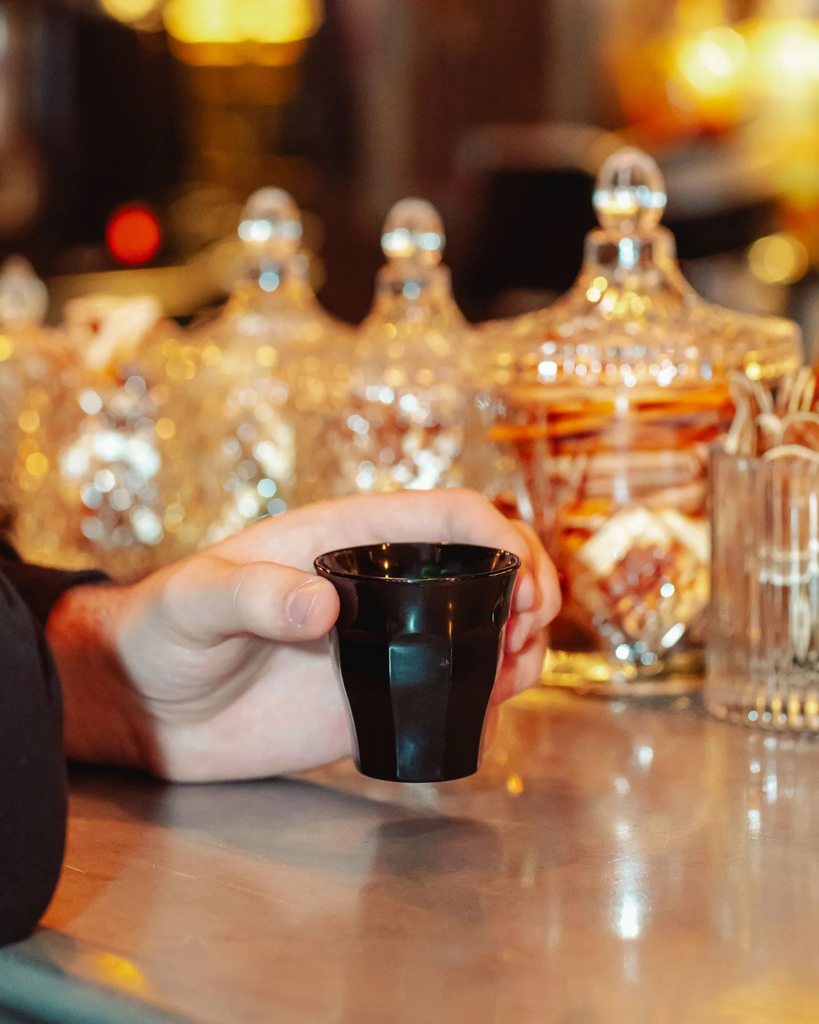 6 gobelets Picardie 9 cL noirs - Duralex, verre vintage résistant, style rétro des années 50-70 pour décoration maison.