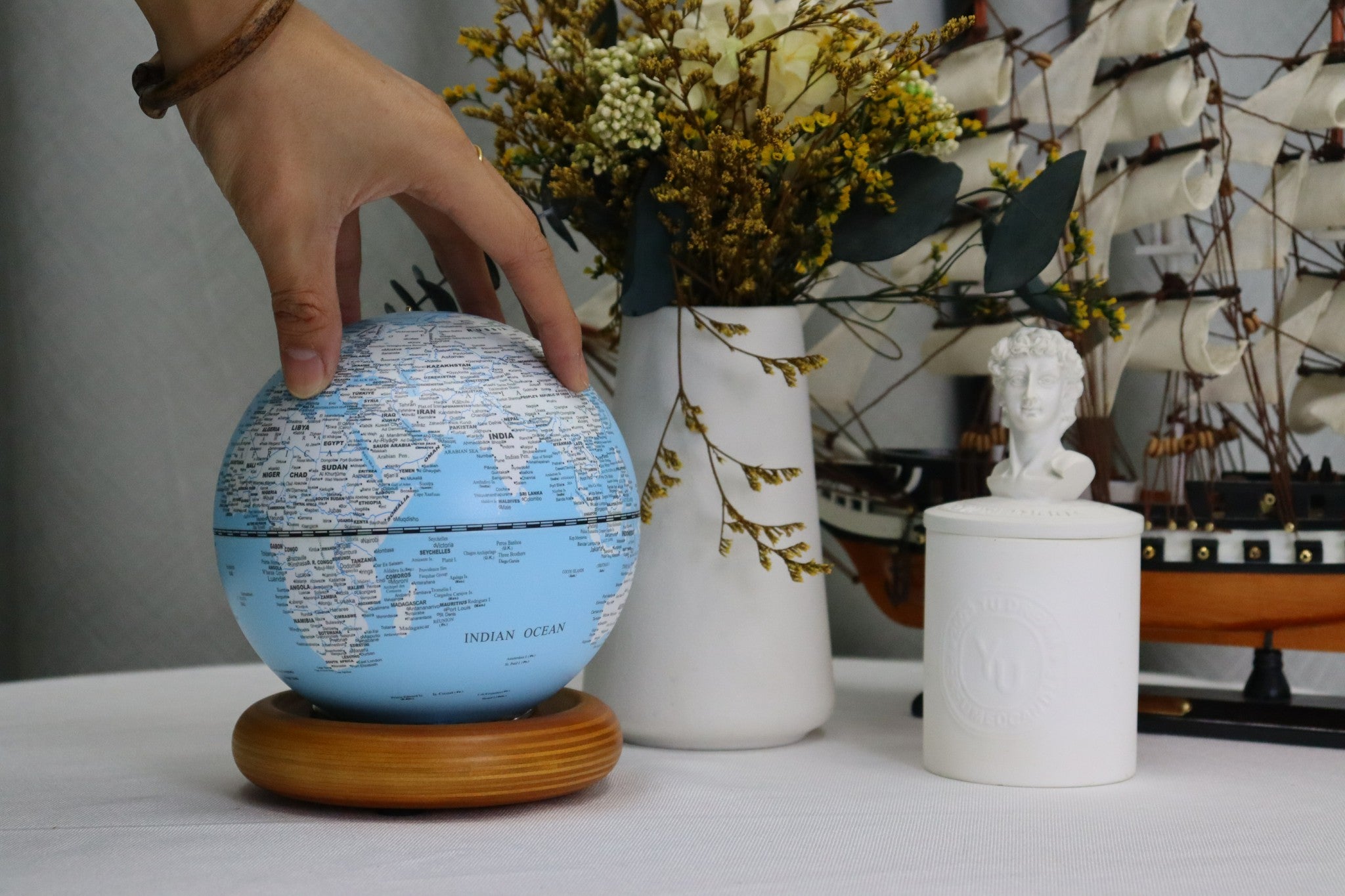 Globe terrestre lumineux 13 cm avec réalité augmentée