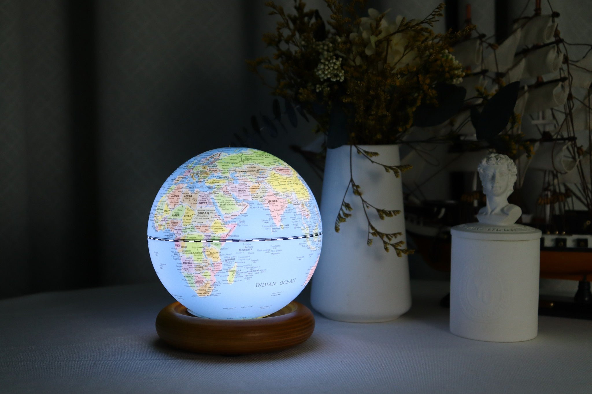 Globe terrestre lumineux 13 cm avec réalité augmentée