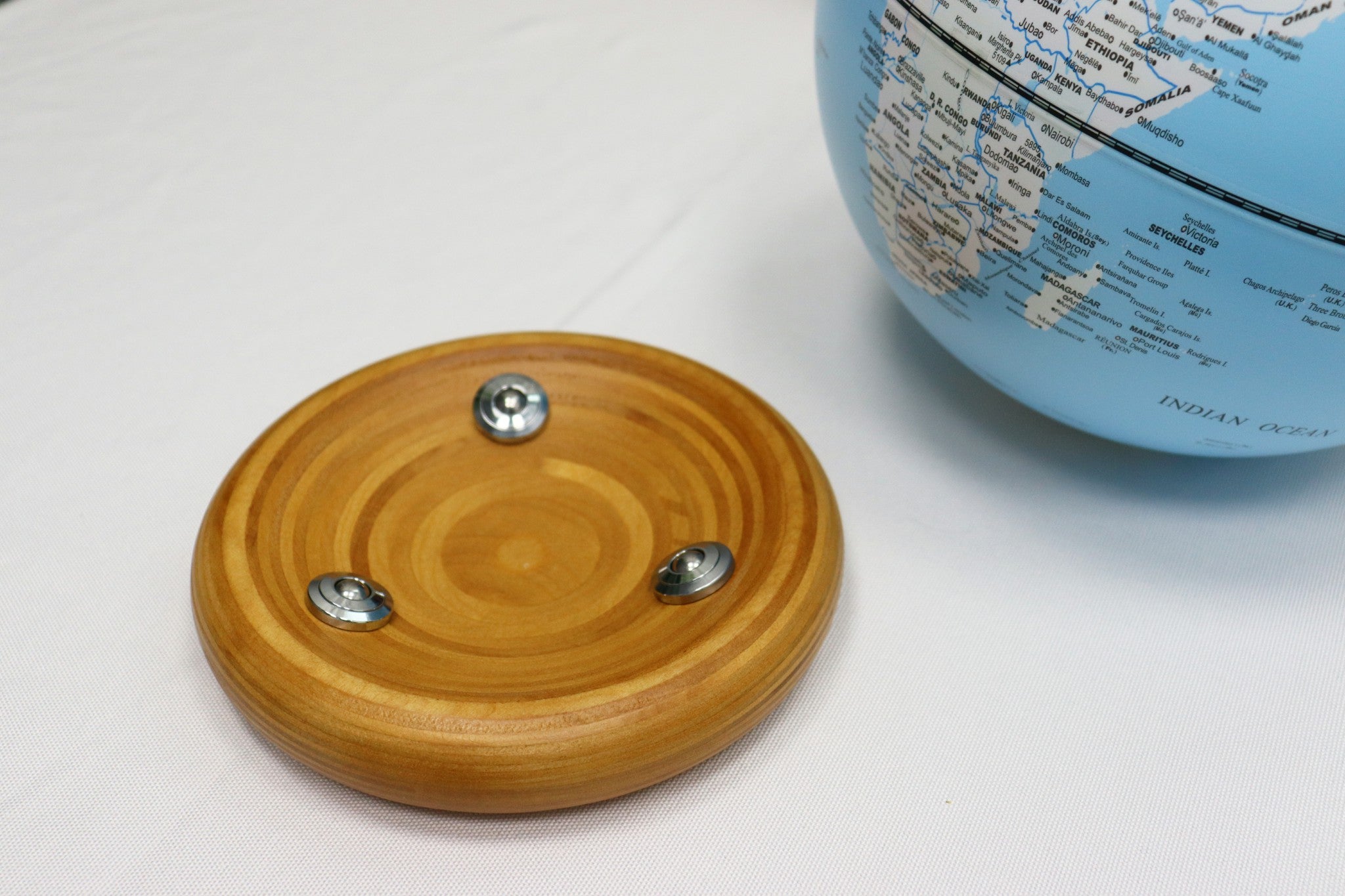 Globe terrestre lumineux 25 cm avec réalité augmentée