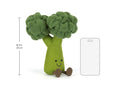 Taille de la peluche Jellycat Amuseables Broccoli, 21 cm assis