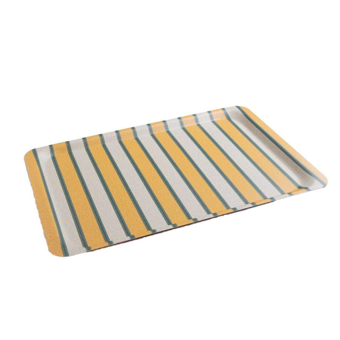 Grand plateau rectangulaire motif rayures jaune et vert, vintage années 50-70, décoration maison rétro élégante.