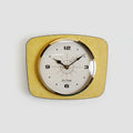 Horloge Murale Jaune Paille – Rectangulaire Cadran Beige vintage années 50-70 pour décoration maison rétro authentique.