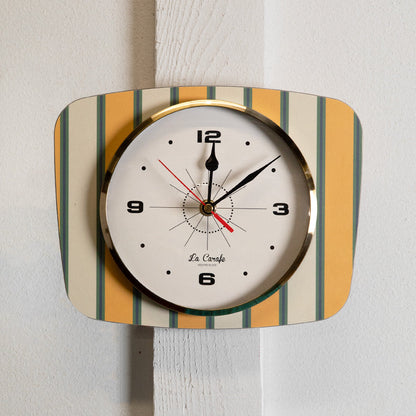 Horloge rectangulaire motif rayures cadran beige