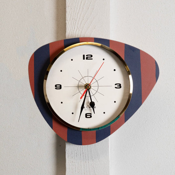 Horloge murale médiator motif rayures bleu / rouge – Cadran beige, décoration maison vintage années 50-70, style rétro unique.