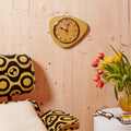 Horloge Murale Médiator Jaune Vintage Cadran Uni – Pendule Rétro en bois vintage années 50-70, décoration maison rétro authentique.