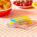 Ouvre-Boîte Rétro en Acier Inoxydable style vintage années 50-70, accessoire cuisine rétro robuste et authentique.