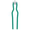 Le casse noix vintage en métal et plastique vert, ustensile rétro années 50-70 pour décoration maison vintage.