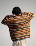 Pull rayé multicolore oversize unisexe DDP porté de face