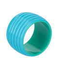 Rond de Serviette Design Rétro bleu laqué aux lignes striées, accessoire vintage années 50-70 pour décoration maison rétro.