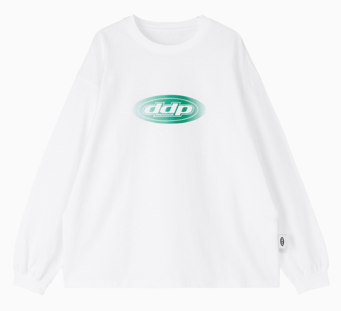 T-shirt manches longues DDP blanc – logo ovale ddp imprimé en foil vert sur la poitrine