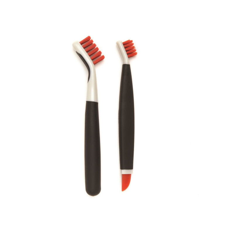 Deux brosses OXO pour joints et petits recoins