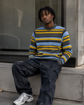 Pull DDP Multico 2 porté assis, ambiance streetwear rétro