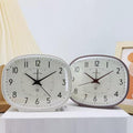 Réveils vintage écran TV crème et taupe marron côte à côte